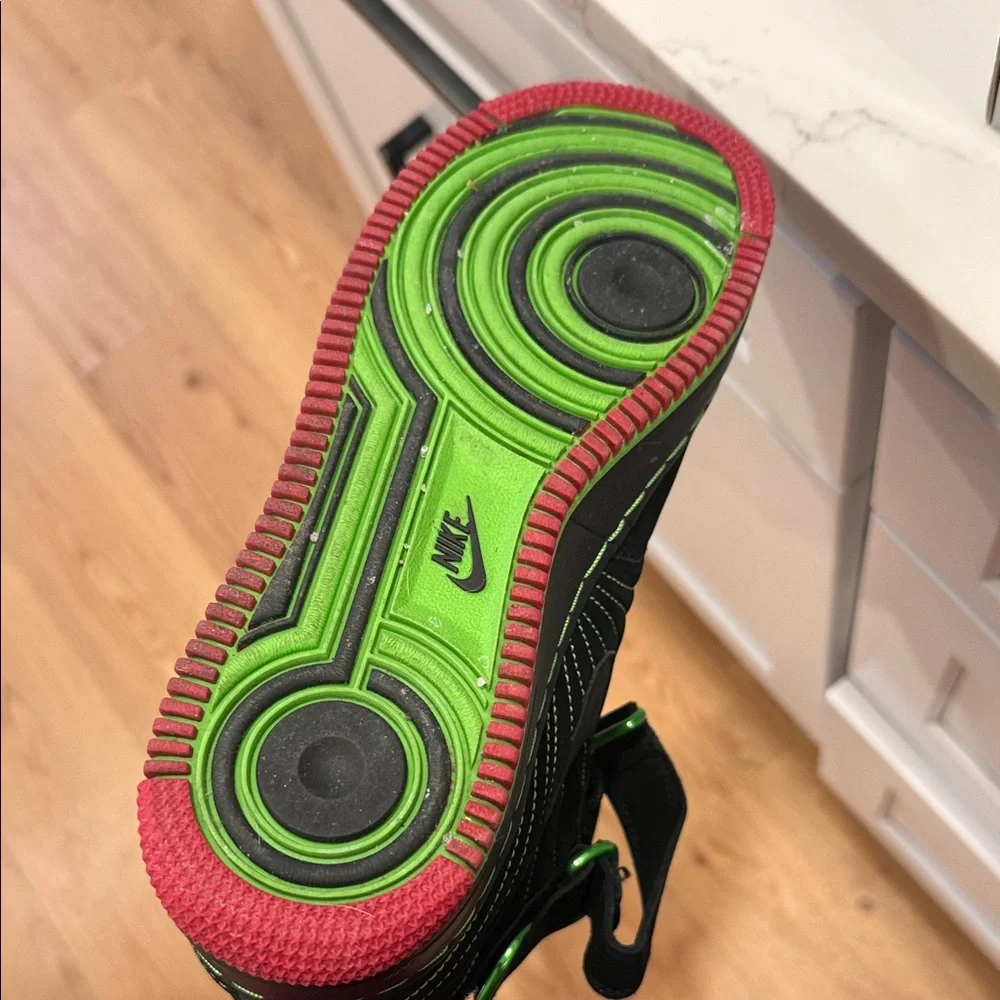 Nike Black and Red Men's Sneakers with Green Accents - Picture 2 of 8